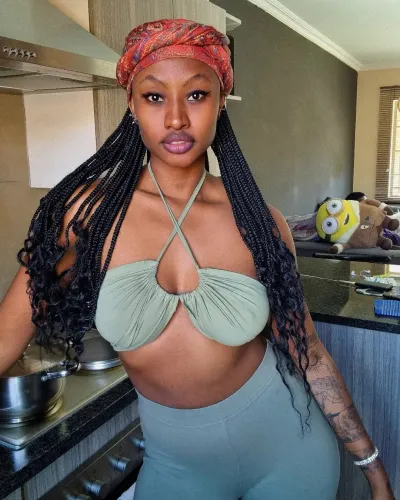 Zee Nkosi (@therealzeenkosi) Sexiest Photos, Hot Zee Nkosi Pics