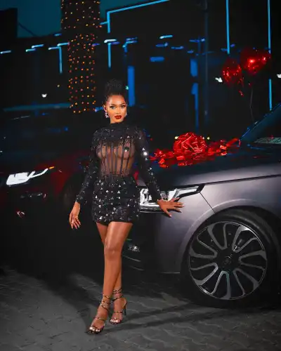 Braless Spice Diana Flaunts Boobs at New Range Rover Debut