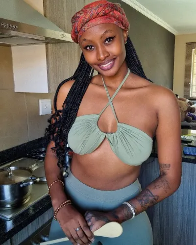 Zee Nkosi (@therealzeenkosi) Sexiest Photos, Hot Zee Nkosi Pics