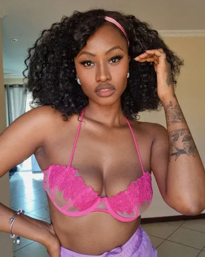 Zee Nkosi (@therealzeenkosi) Sexiest Photos, Hot Zee Nkosi Pics