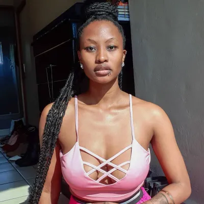 Zee Nkosi (@therealzeenkosi) Sexiest Photos, Hot Zee Nkosi Pics